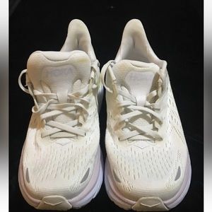 2 Hour SALE!!! HOKA One Clifton 8 size 7B